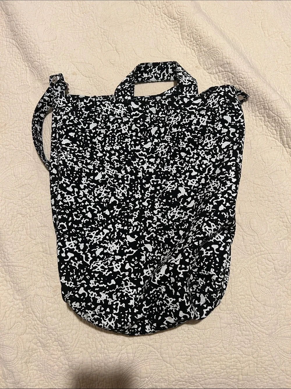 BAGGU Black and White Speckle Tote with Top Handles and Adjustable Strap